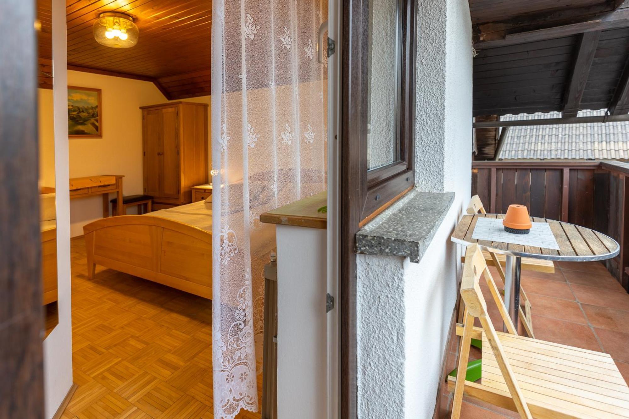 Apartments Pri Urhu Бохин Екстериор снимка