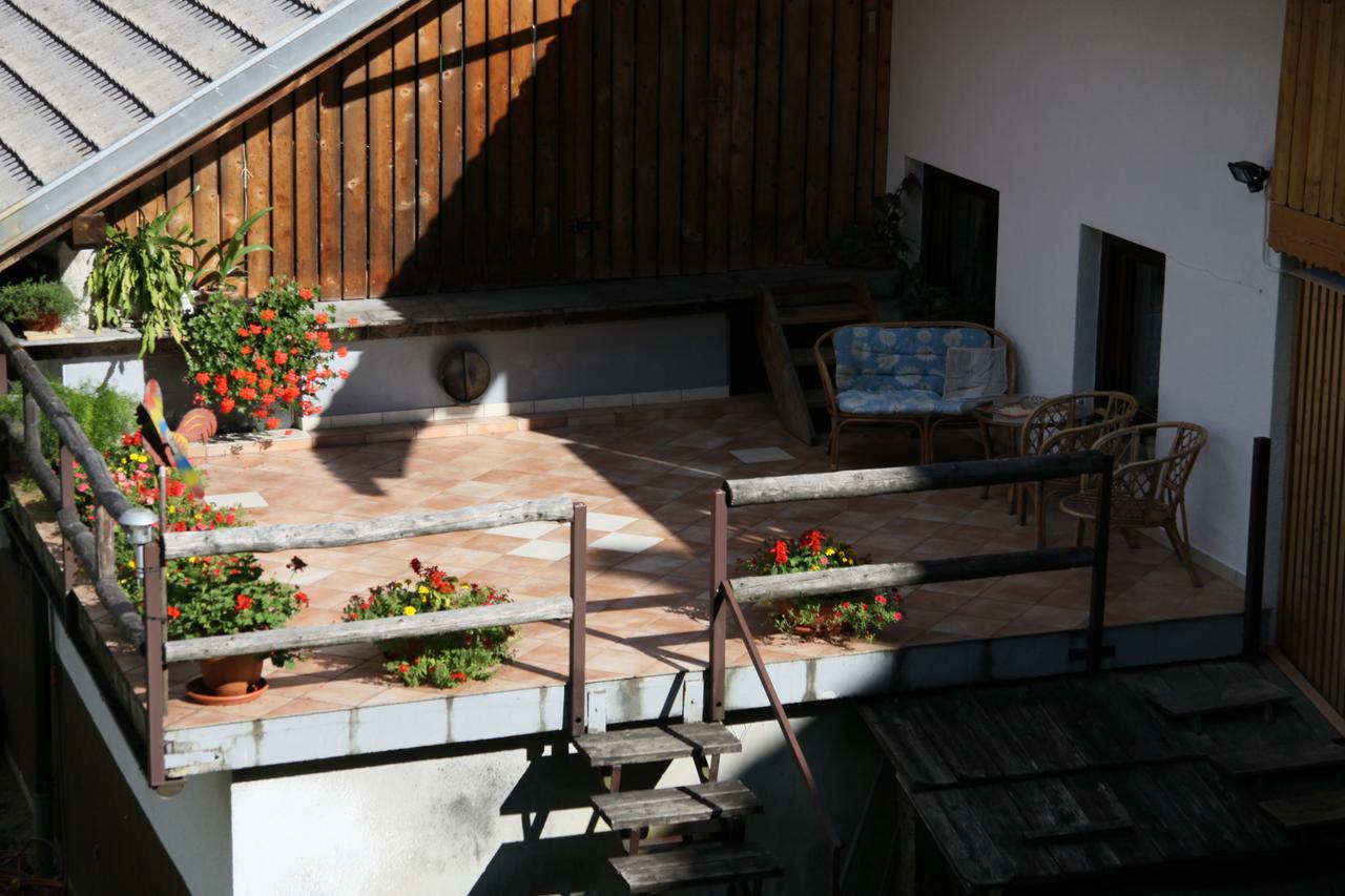 Apartments Pri Urhu Бохин Екстериор снимка