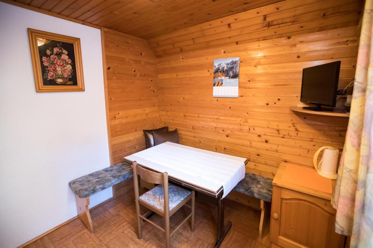 Apartments Pri Urhu Бохин Екстериор снимка