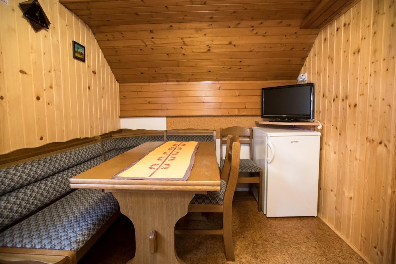 Apartments Pri Urhu Бохин Екстериор снимка